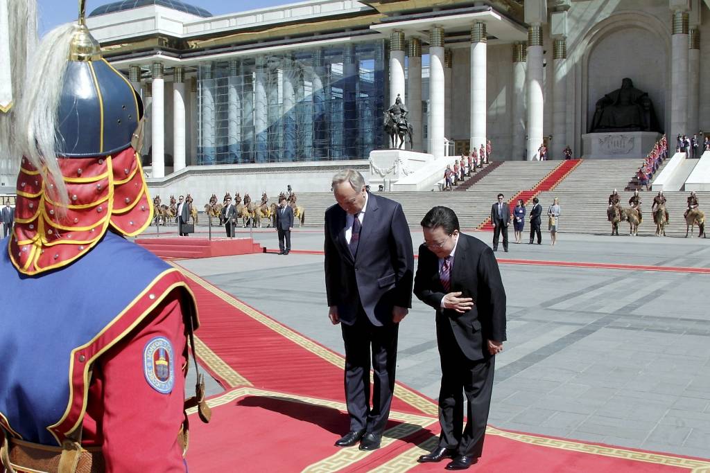 Prezidents dod godu Čingizhanam un nonāk piektā stāva jurtā