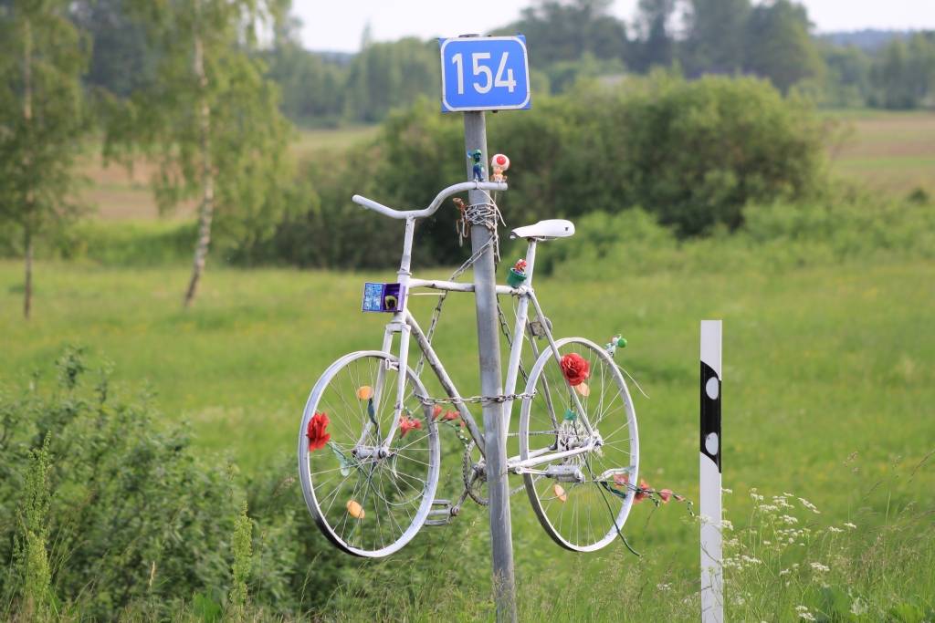 FOTO: Spoku divriteņi notriekto piemiņai