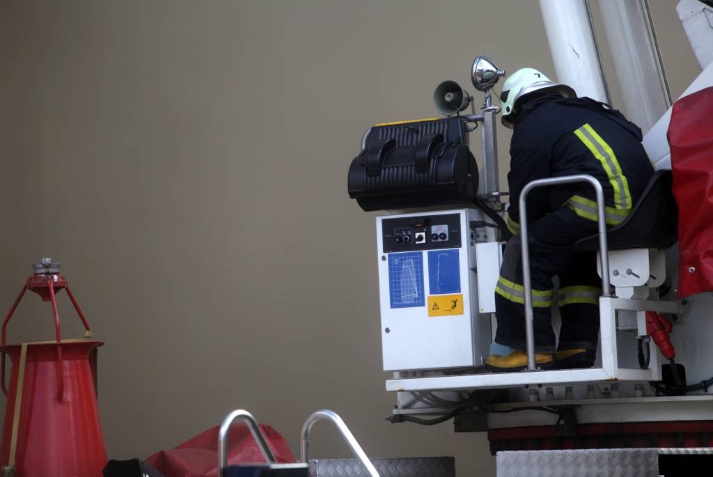 Glābējiem jāiesaistās iesprūdušu dzīvnieku un cilvēku atsvabināšanā