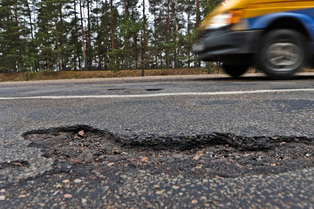 Šovasar vairāk nekā 250 kilometriem autoceļu veikts virsmas apstrādi