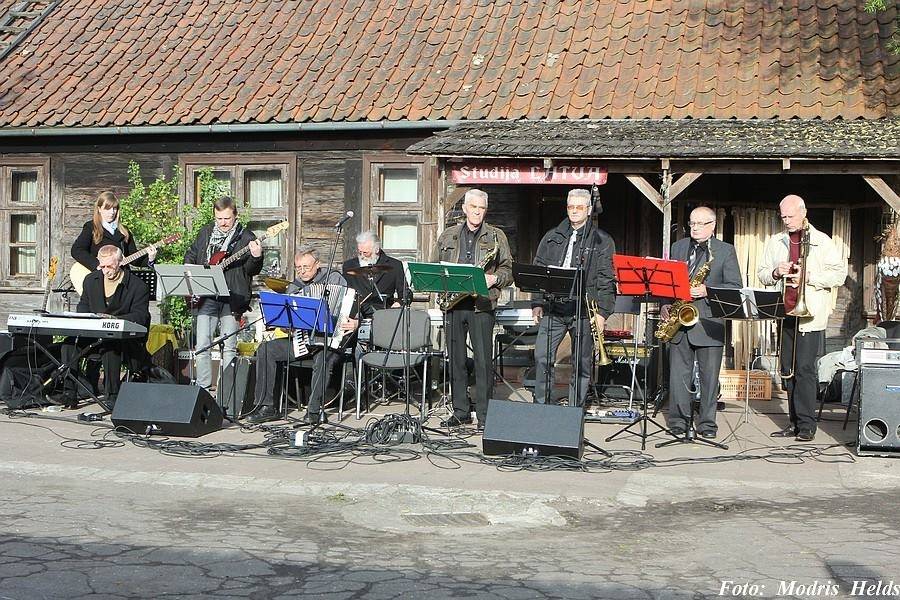 "Zaļumballē" muzicēs "Gulbju dīķa jazz band"