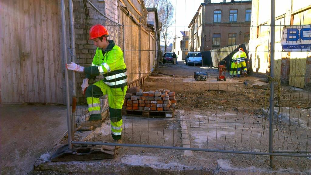 Pieņem ekspluatācijā rekonstruēto Fr. Brīvzemnieka ielas posmu