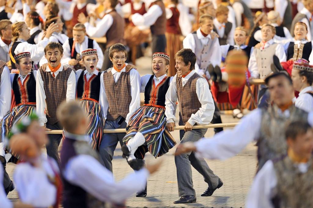 Kaisle, uguns un auglība deju uzvedumā Lec, saulīte!