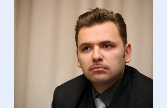 Producents Millers apsver iespēju vērsties tiesā pret rakstnieci Manfeldi
