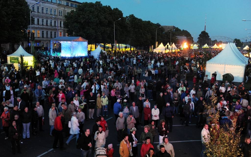Līdz otrdienas vakaram būs slēgta satksme 11.novembra krasmalā