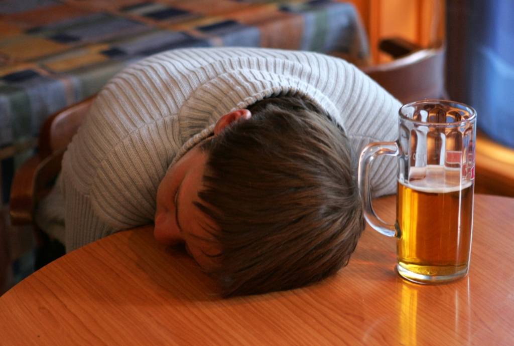 Ko darīt, ja svētkos pārāk daudz baudīts alus?