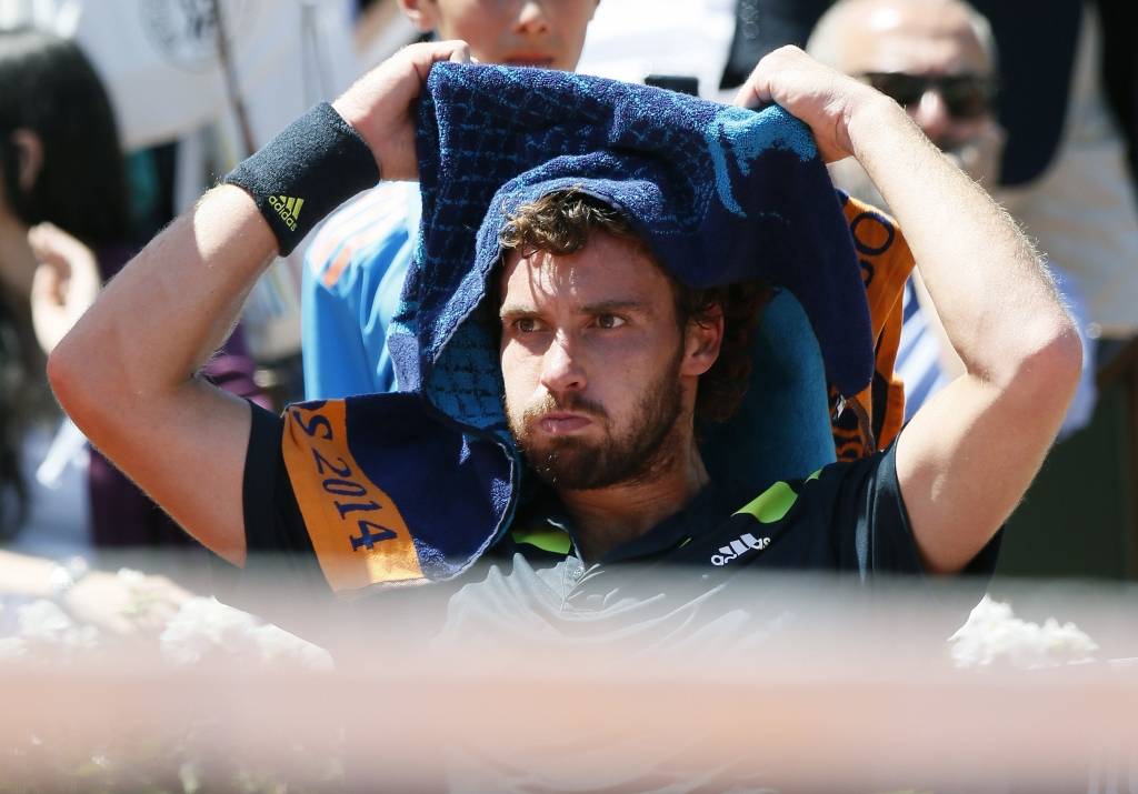 Gulbis zaudē Stahovskim un otrajā kārtā izstājas no Vimbldonas turnīra
