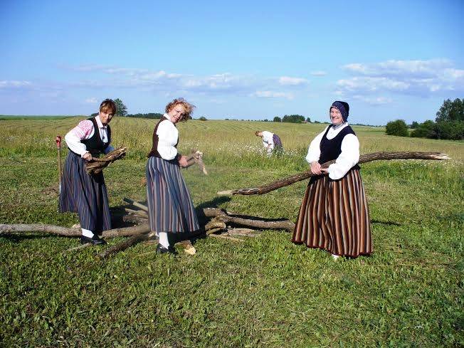 Folkloras kopa "Atštaukas" aicina uz Pēterdienas svinībām