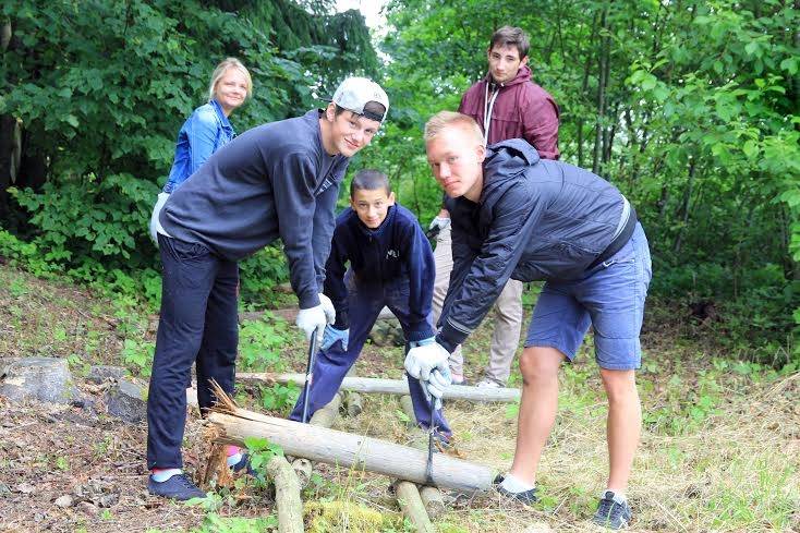 Ar Grobiņas novada pašvaldības atbalstu sāk strādāt 37 skolēni