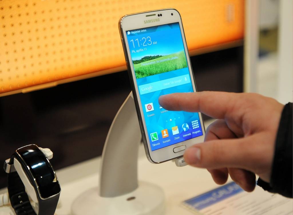 Nākamgad gaidāmi Samsung salokāmie viedtālruņu ekrāni