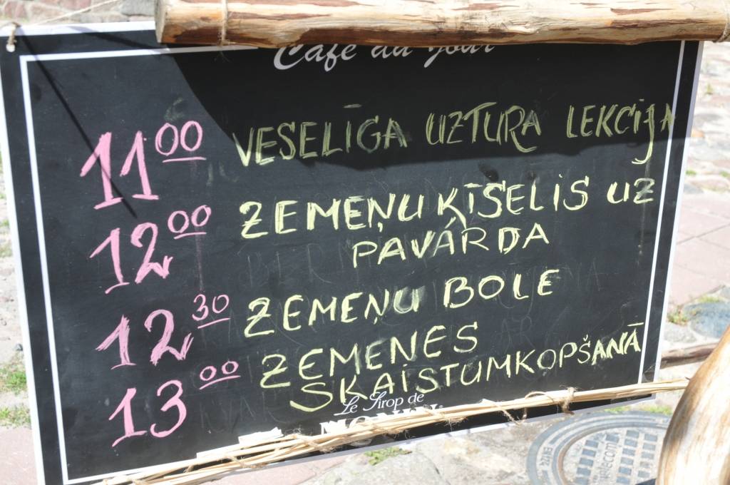 FOTO: Zemeņu balle Liepājā