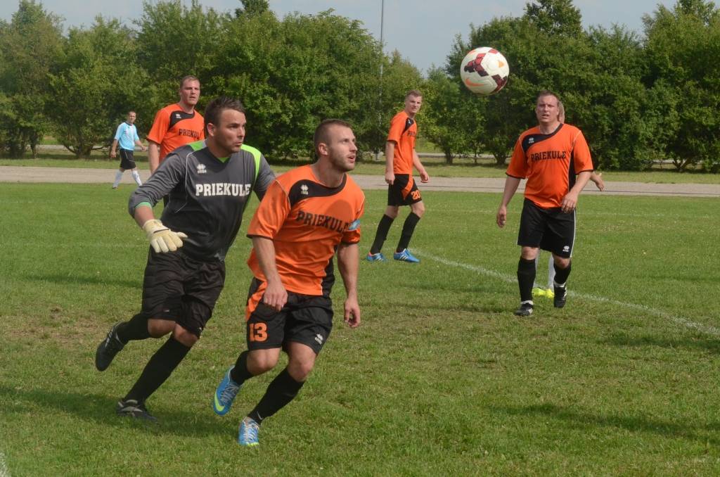 VIDEO: "Bandavas" futbolists Dāvis Plūme iesit "pendeli"