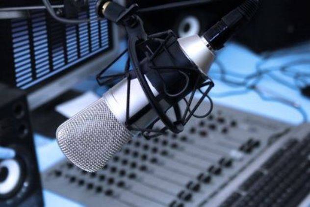 Sāk skanēt "Radio SWH Kurzeme"; slēdz reģionālās studijas Liepājā un Ventspilī