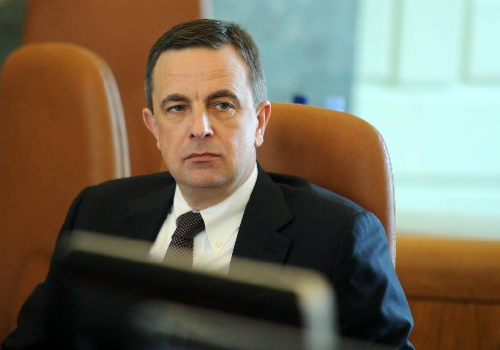 Ronis prezidenta padomnieka krēslā nesēdīsies ātrāk par septembri