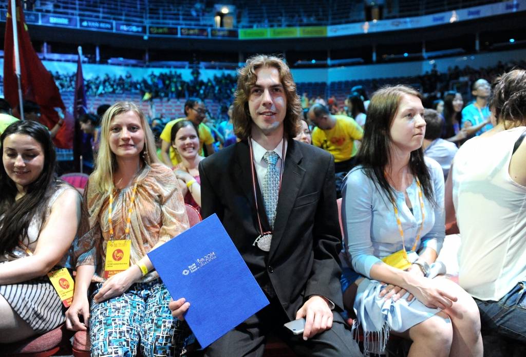 Pasaules koru olimpiādē Latvijai trīs zelta un desmit sudraba medaļas
