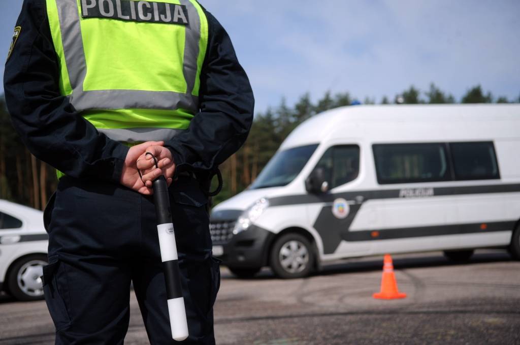 Purvciemā pie puskaila vīrieša atrod heroīnu teju 4000 eiro vērtībā