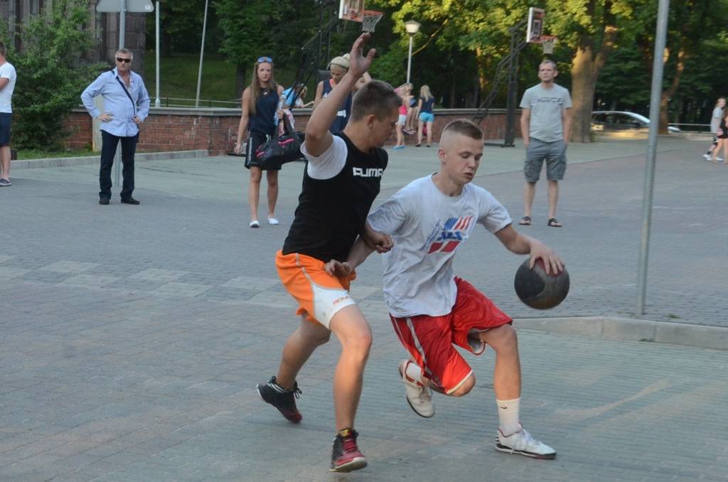 Liepājas ielu basketbola čempionāta "Bruģa bumba" sestais posms