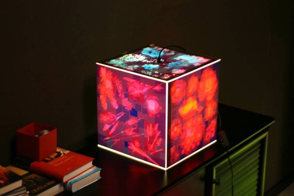 Uzsāk personalizēto lampu biznesu UNIQCUBE