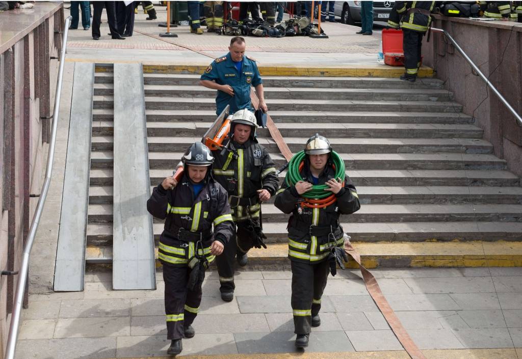 Saistībā ar traģēdiju aizturēti divi Maskavas metro darbinieki