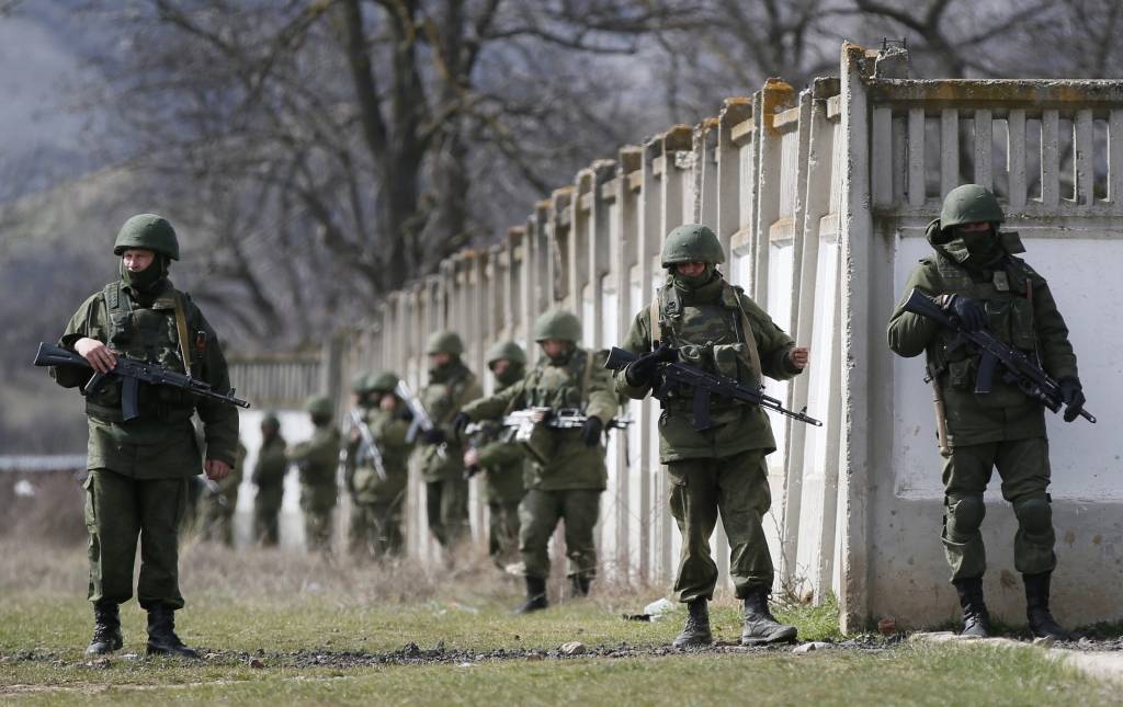 Ukrainas austrumos uzdarbojas Krievijas zaļie cilvēciņi