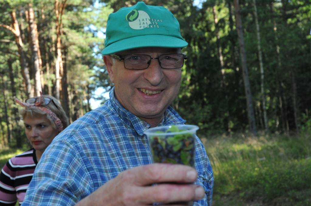 FOTO: Trīs stundās salasa vairāk nekā 32 kilogramus melleņu
