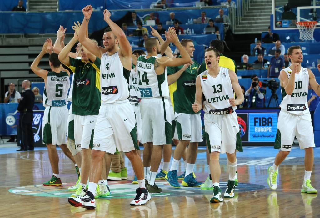  Latvijas basketbola izlase rezultatīvā pārbaudes spēlē piekāpjas Lietuvai