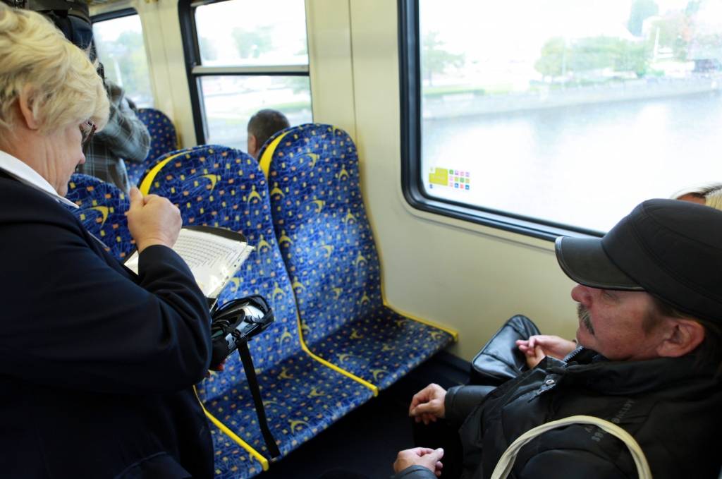 Cīņai ar bezbiļetniekiem vilcienos vairāk konduktoru kontrolieru