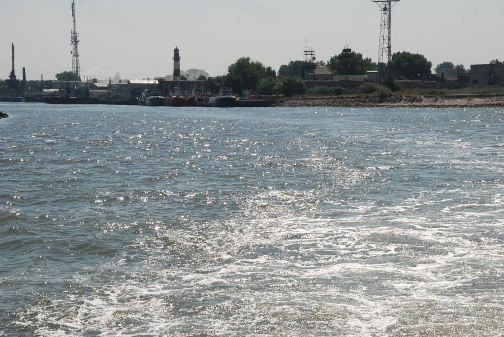 Nesprāgušas aviācijas bumbas dēļ Liepājas ostā slēgta kuģu satiksme