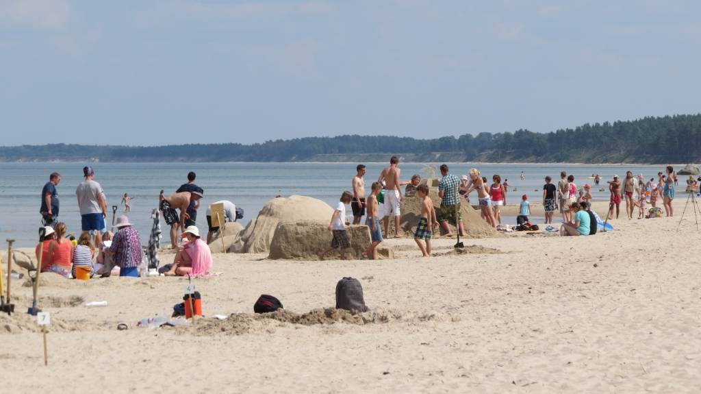 Pāvilostā aizvada smilšu skulptūru festivālu