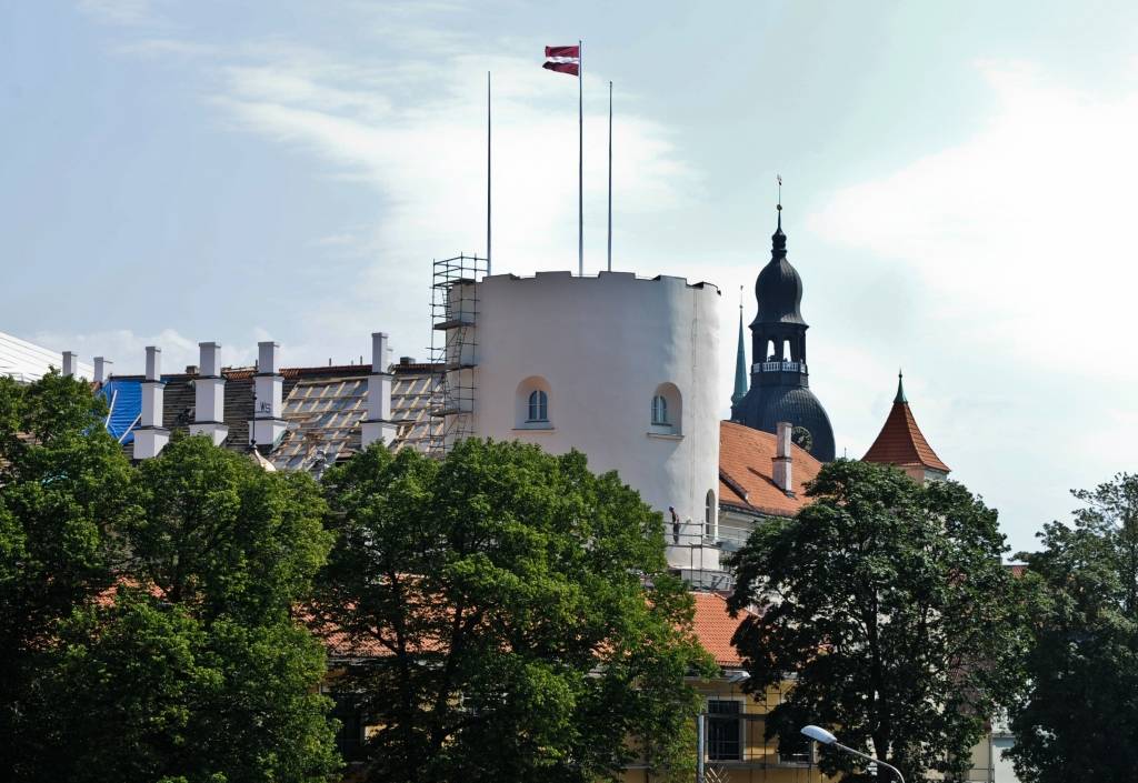 Rīgas pils lēnām augšāmceļas