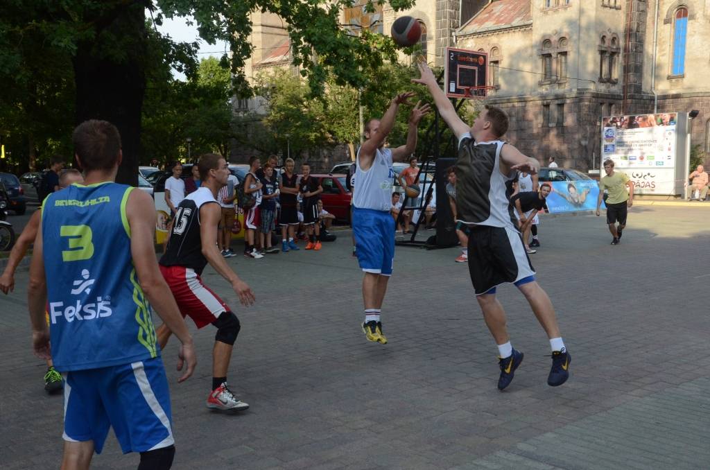 FOTO: Noskaidroti 2014. gada "Bruģa Bumbas" čempioni