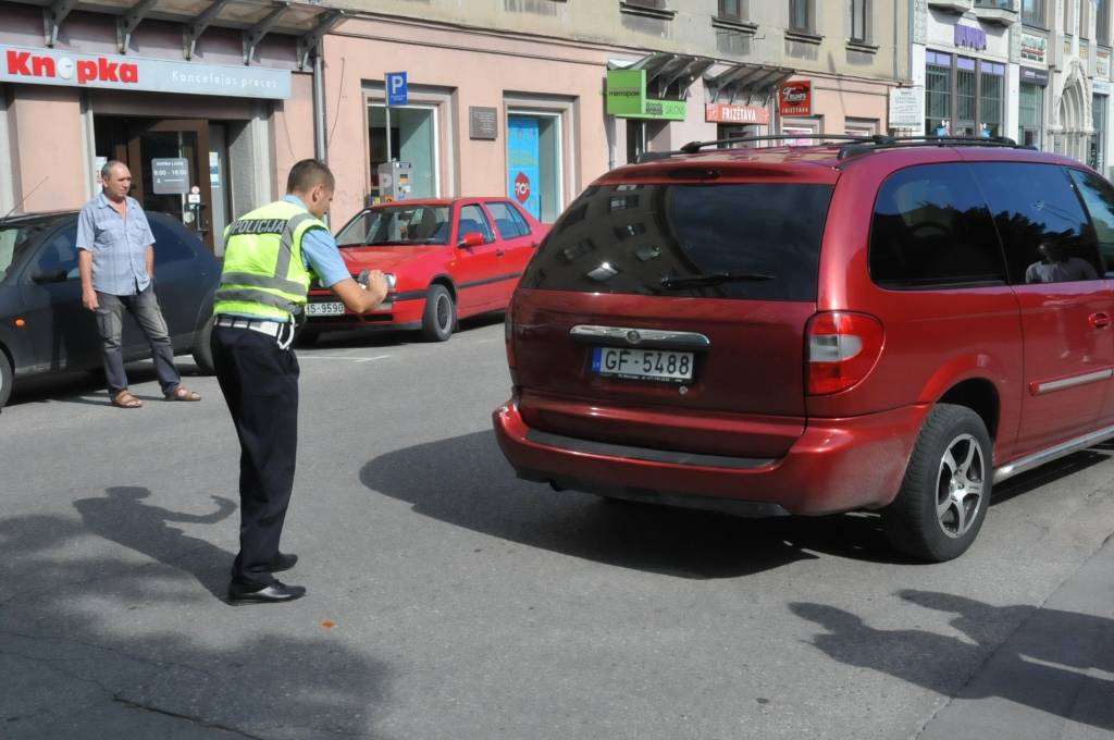 Liepājā autobusa avārija izraisa sastrēgumu Graudu ielā