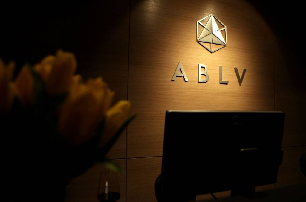 Pērn Latvijā visvairāk nopelnījuši ABLV Bank īpašnieki