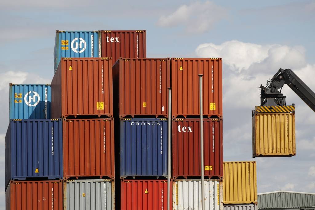 Lielbritānijā ostā konteinerī atrod 31 cilvēku