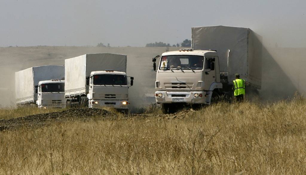papildināts (16:00) - Pie Ukrainas robežas piebrauks Krievijas "humānās palīdzības" 16 automašīnas