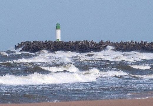Nedēļa sāksies ar vējainu laiku, bieži līs