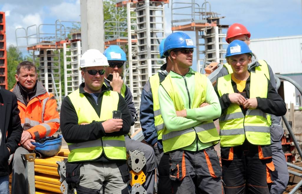 Būvniecībā rosina ieviest citu – augstāku - minimālo algu