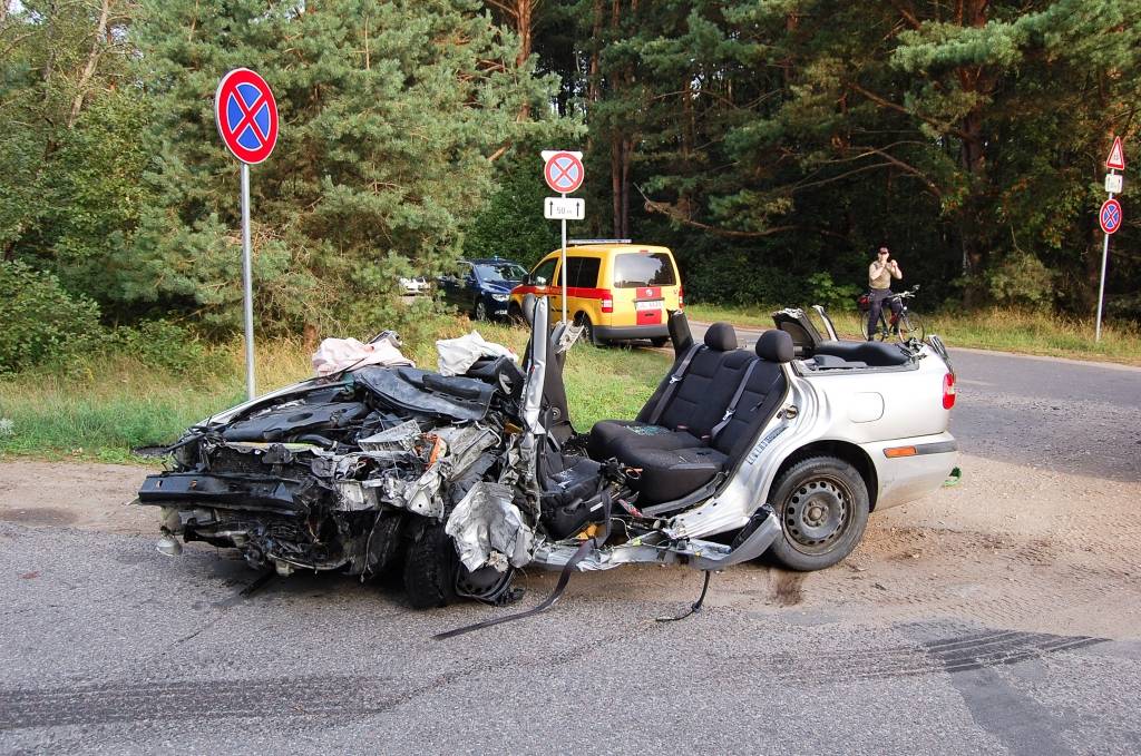 FOTO: Traģiskā avārijā pie Mangaļsalas četri bojāgājušie
