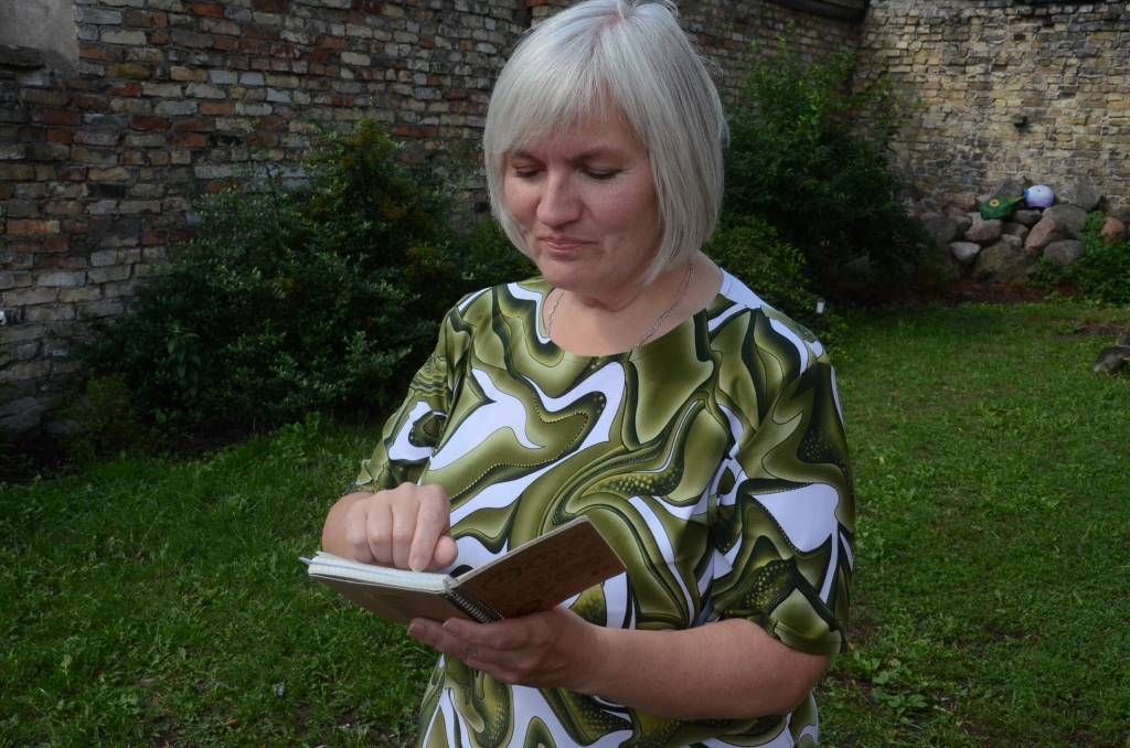 FOTO: Liepājā dzejnieki ieskandina Dzejas dienas