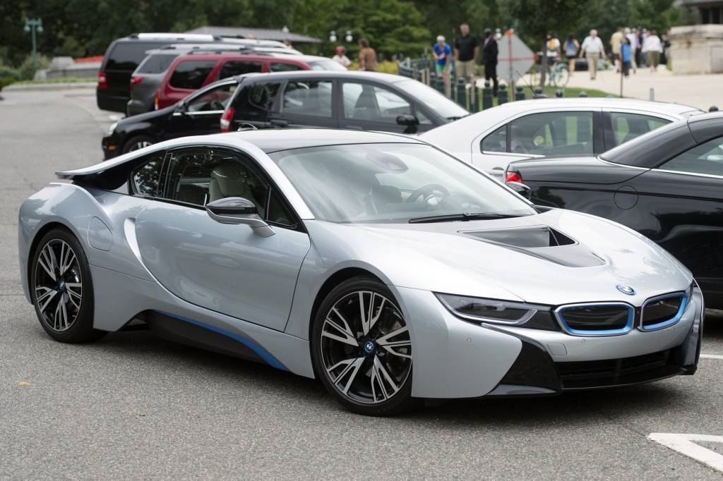 Trīs Latvijas valstspiederīgie un lietuvietis Ziemeļīrijā gada laikā nozog 120 dārgus BMW spēkratus