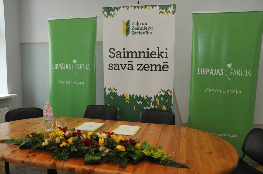 FOTO: ZZS ar Liepājas partiju vienojas par turpmāko sadarbību