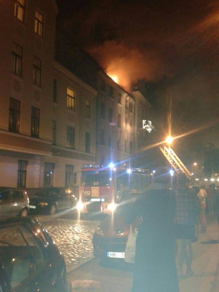 papildināts: (12:43) Glābēji Rīgā dzēsuši divus paaugstinātas bīstamības ugunsgrēkus
