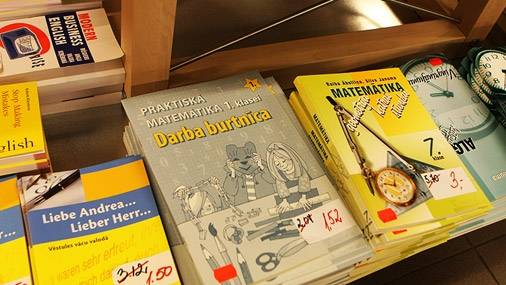Liepājā un Kuldīgas novadā jautājums par atbildības sadalījumu mācību līdzekļu iegādē nav aktuāls