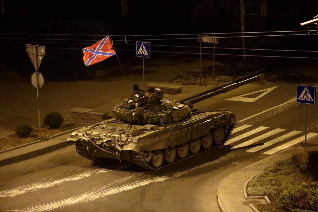 No Krievijas Ukrainā iegājusi bruņutehnikas kolonna; notiek kaujas