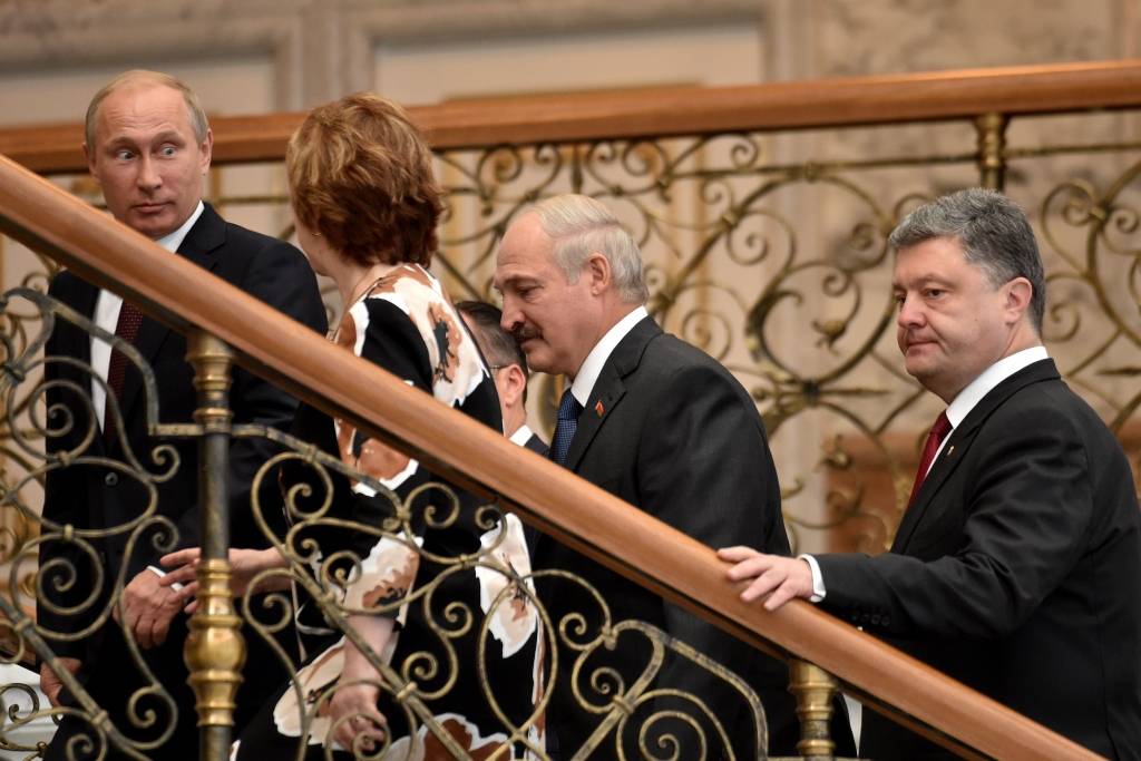 Krievija ģeopolitisko
ambīciju un savstarpējo sankciju žņaugos