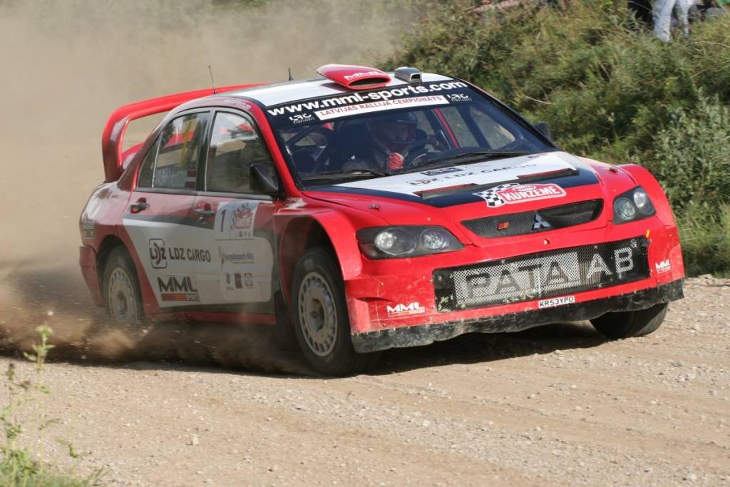 Ātruma festivālā - rallijā "Kurzeme 2014" spēkiem mērosies Latvijas rallija leģendas