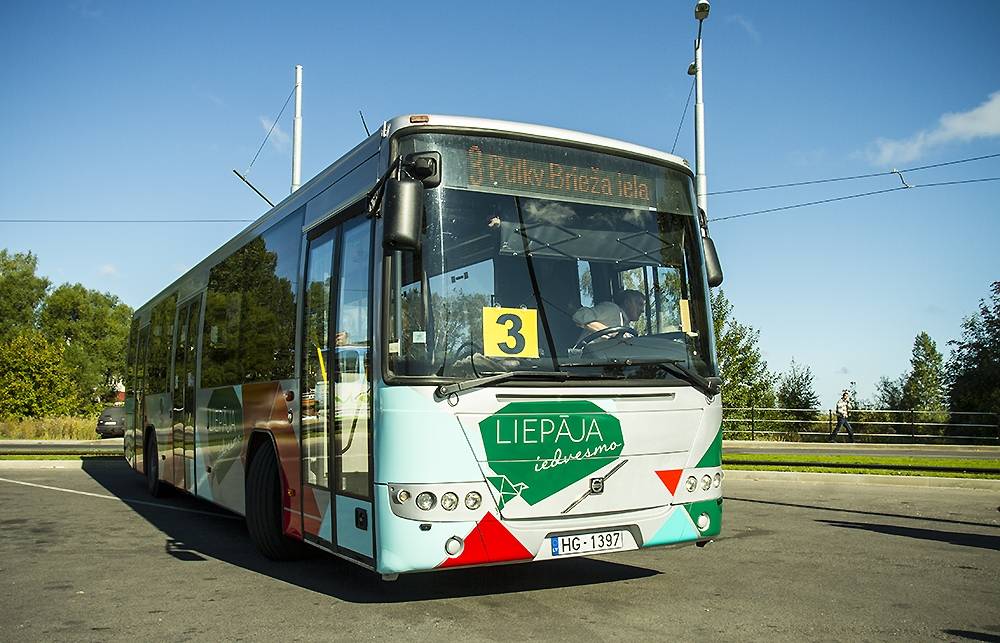 FOTO: Liepājas autobusi jaunā izskatā