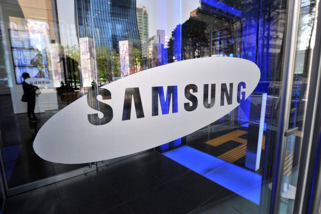 LG amatpersona pieķerta veikalā bojājam konkurenta Samsung preces