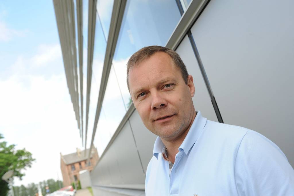 Ārpus bankām aizņemas rekordsummas 