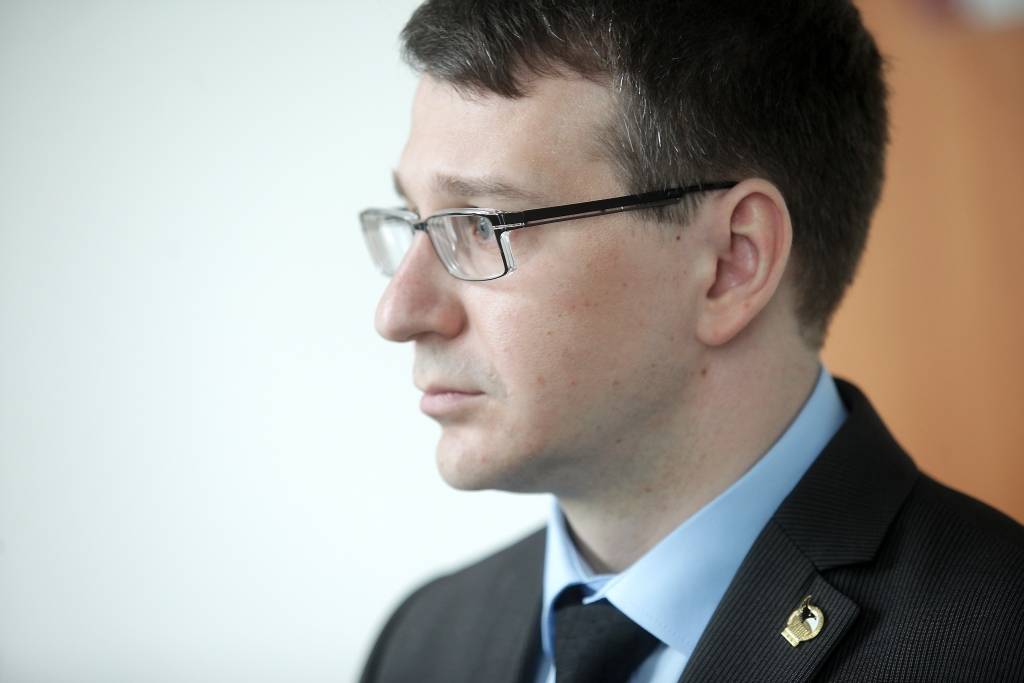 Streļčenoks pie krēsla turēsies līdz pēdējam